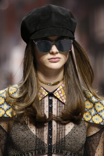 Details Christian Dior , Details Dior Fall 2018 Ready-to-Wear , Детали показа Кристиан Диор , Детали показа Диор осень зима 2018 , Fashion show , неделя моды в Париже , PFW , Мария Грация Кьюри , Mainstyles